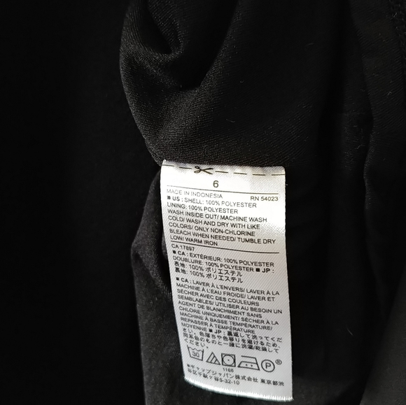 Cold-shoulder button-up long-sleeve dress - Picture 7 of 8